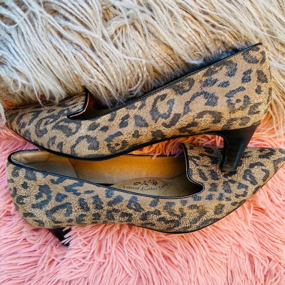 Sofft Cheetah Leather Point Toe loafer Shoes. 7M